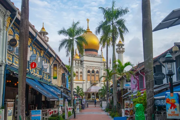 Singapur’da camilere yönelik tehditte bulunan şahıs 15 ay hapis cezasına çarptırıldı