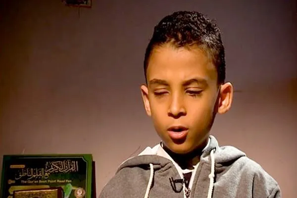 طفل مصري ولد كفيفاً وأتم حفظ القرآن كاملاً في السابعة