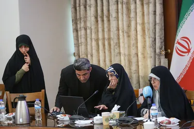 آشنایی با مکتب بانو امین
