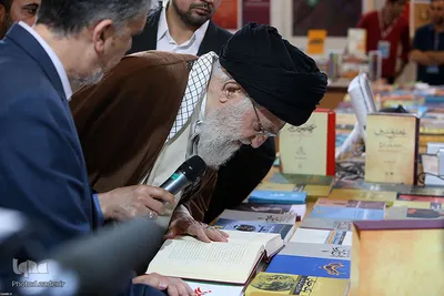 بازدید رهبر انقلاب از سی و‌‌ یکمین نمایشگاه بین‌المللی کتاب تهران