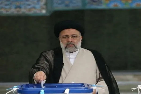 رئیس جمهور رأی خود را به صندوق انداخت