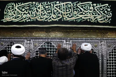  سیاه پوش کردن ضریح مطهر کریمه اهل بیت(س)
