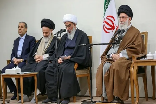 قائد الثورة يؤكد ضرورة بث روح المقاومة لدى الاجيال القادمة