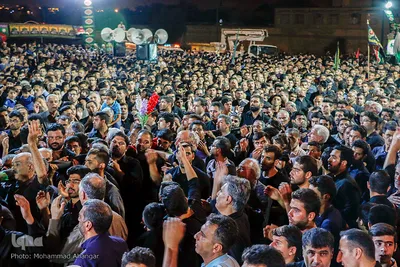 آیین نصب پرچم شب اول محرم، در امامزاده عبدالله(ع) شوشتر