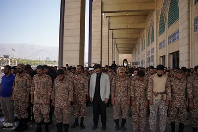 اقامه نماز بر پیکر مطهر رهبر شهید و خانواده ایشان به امامت آیت‌الله العظمی سبحانی 