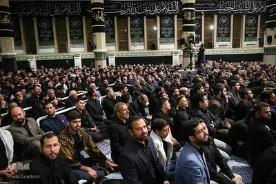 مراسم عزاداری شب عاشورای حسینی در حسینیه امام‌خمینی(ره)