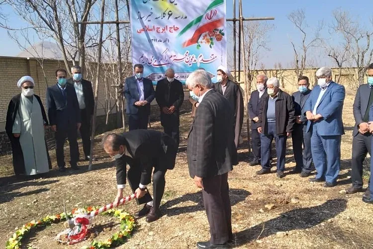 كلنگ‌زنی احداث دو مدرسه خیر‌ساز در زرقان