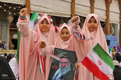 دختران «جان‌فدای ایران» در حرم شاهچراغ(ع)