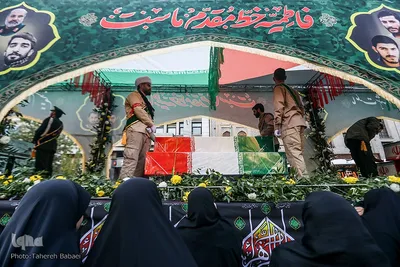 تشییع پیکرهای ۱۰۰ شهید گمنام از مقابل دانشگاه تهران