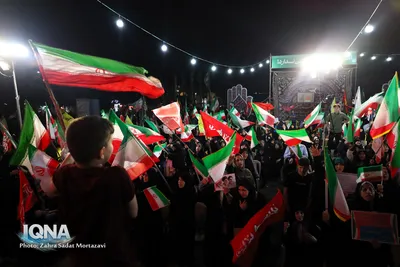 زنجیره مردمی حمایت از عفاف و حجاب در میدان شهدای اصفهان