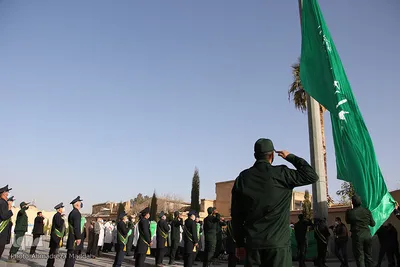 اهتزاز پرچم متبرک به نام امام حسین(ع) در بین‌الحرمین شیراز‎‎