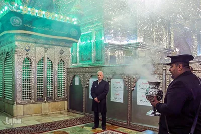 آئین معنوی سفره صلوات بر سر تربت شهدای حمله تروریستی حرم