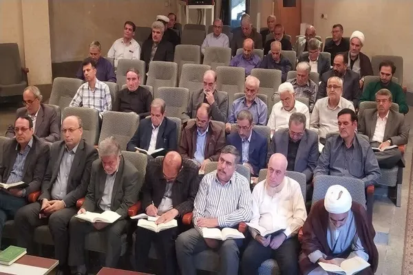 جلسه تفسیر قرآن ویژه مدیران اجرایی آذربایجان‌شرقی