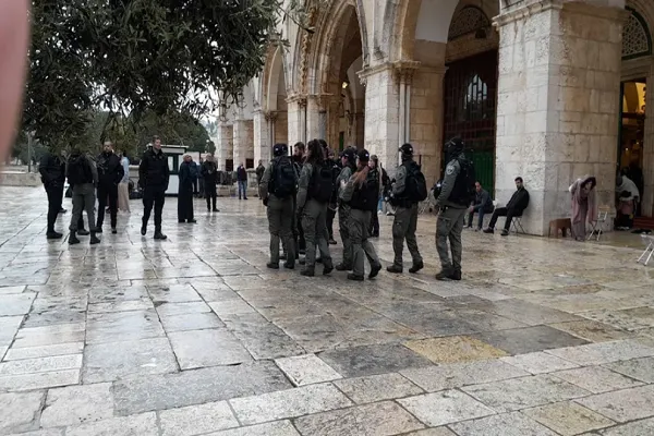 القدس على صفيح ساخن.. اقتحام كبير للأقصى وانطلاق 