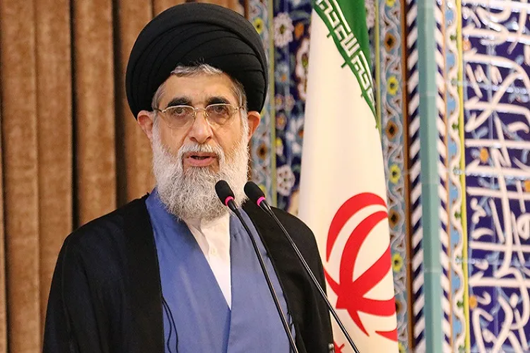 شناخت فضایل اخلاقی ائمه معصومین(ع) همراه با عمل به آنها باشد