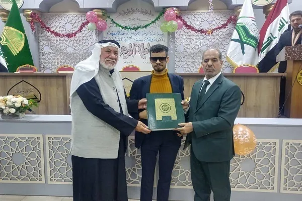 Küveytli görmə məhdudiyyətli insanlara Brayl Quran hədiyyə edilib
