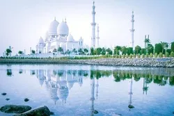 Les EAU organisent des cours de culture islamiques en 12 langues pour les nouveaux convertis