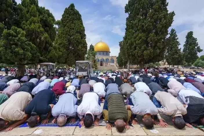 اقامه نماز جمعه در مسجد الاقصی با مشارکت 50 هزار فلسطینی