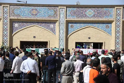 وداع شیرازی ها با محیط بانان شهید در حرم شاهچراغ(ع)‎‎