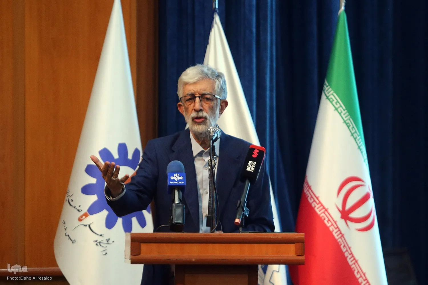 جامعیت استاد فتح‌الله مجتبایی در زبان‌شناسی