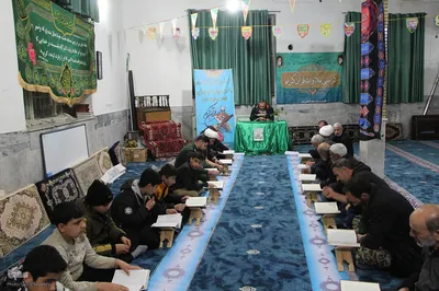 کرسی تلاوت قرآن در روستای آورزمان ملایر