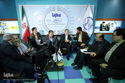 بازدید دکتر طیبی مدیر جهاد دانشگاهی از نمایشگاه مطبوعات