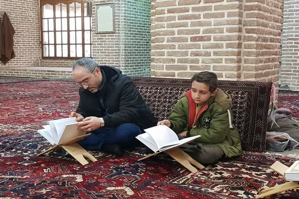 کرسی تلاوت مسجد استاد شاگرد تبریز