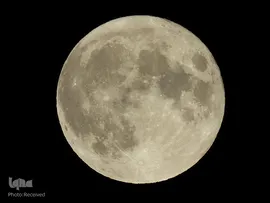 ماه، روشنای آسمان تاریک شب