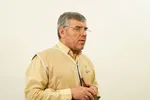 دیدار خانواده سه شهید جنگ رمضان در لرستان
