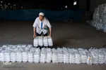 پخت غذا برای سیل‌زدگان خوزستانی توسط مواکب خمینی‌شهر