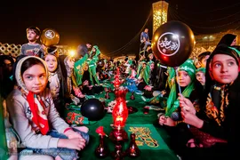 بزرگترین سفره حضرت رقیه (س) در میدان امام حسین (ع)