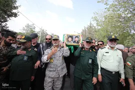 تشییع پیکر مادر 4 شهید دوران دفاع مقدس در شهیدآباد فارس