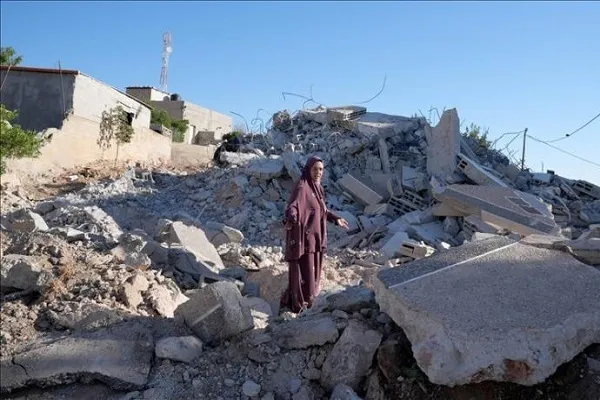 İsrail, işgal altındaki Batı Şeria'da Filistinlilere ait 5 ev ile okul ve tarım tesislerini yıktı