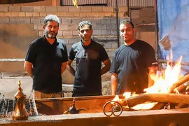 ما خادمان زوار حسين(ع) هستیم