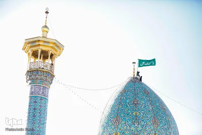 تعویض پرچم حرم مطهر شاهچراغ(ع)
