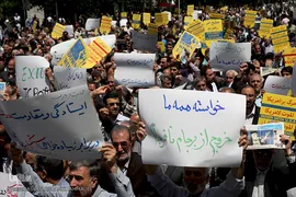 راهپیمایی نمازگزاران تهرانی در حمایت از بیانیه شورای عالی امنیت ملی