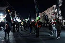 تجمع شبانه مردم در سوگ رهبر شهید و وداع با پیکر شهید حسن عبدالله زاده