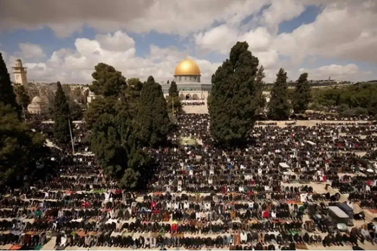 Falasdinawa 80,000 ne suka halarci sallar Juma'a a mako na uku na watan Ramadan a masallacin Al-Aqsa