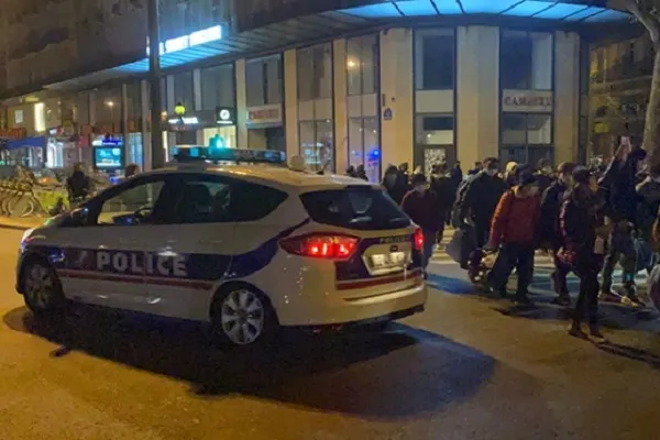 Paris'te polisin sığınmacılara uyguladığı şiddetin yankıları sürüyor