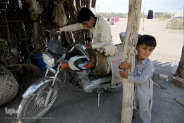 توزیع نذورات حسینی در میان گپرنشینان و اهالی فقیر روستاهای منطقه محروم جازموریان