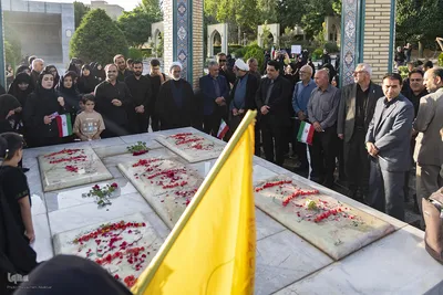 کاروان دانشگاهیان استان البرز پای پیاده در راه تشییع رهبر شهید