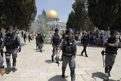 Israelische Truppen stürmen die Al-Aqsa-Moschee /Eine Moschee im Ostjerusalem in Brand gesetzt