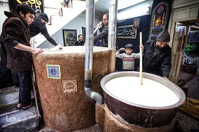 هم زدن پیاپی شیره جوانه گندم 