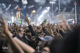 مراسم تعویض پرچم گنبد حرم حضرت اباالفضل العباس(ع) از قرمز به مشکی