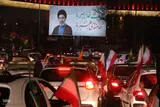 شیراز ایستاده در پای کار انقلاب اسلامی