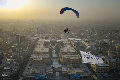 اهتزاز پرچم ولایت بر فراز حرم حضرت علی (ع)