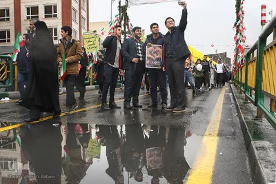به وقت چهل سالگی؛ تهران، خیابان انقلاب
