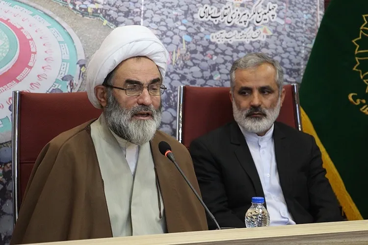 پایه‌های انقلاب اسلامی را معنویات دینی تشکیل داده است