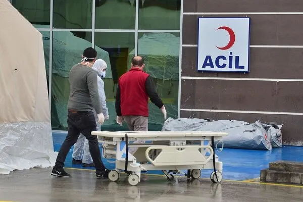 Türkiye'de koronavirüs kaynaklı can kaybı 2376'ya yükseldi