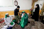 آقای رامین افشار 43 سال دارد. 30 سال است که تعزیه خوانی ایفای نقش می کند. او بنیانگذار تعزیه خوانی به سبک مدرن در استان خوزستان است. او نقش امام حسین(ع) را ایفا می کند.